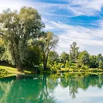 & Pensionat Au an der Donau