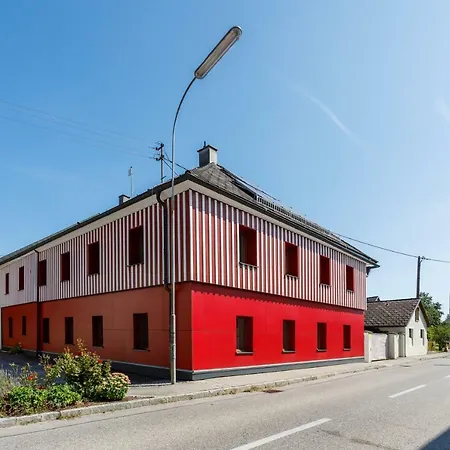 & Pensjonat Au an der Donau