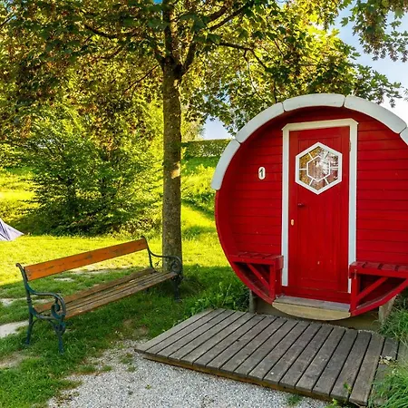 & Pensjonat Au an der Donau